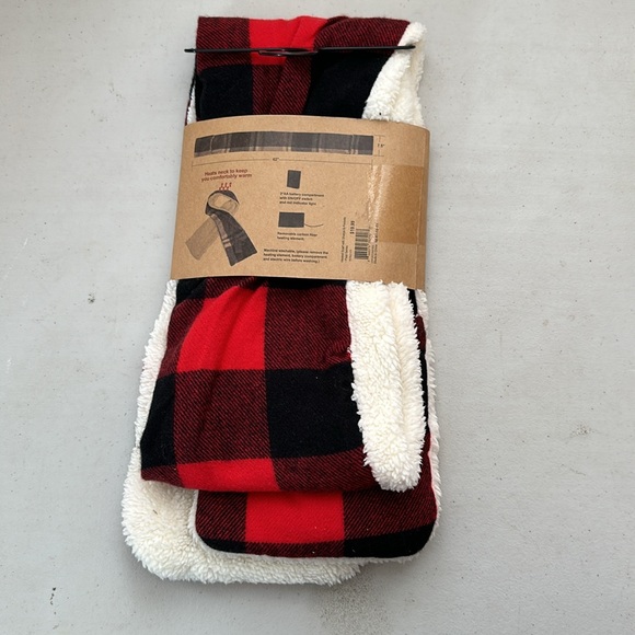 The Paper Store Mia & Tess Plaid Heated Scarf • Red / Black Buffalo Check - Picture 5 of 5